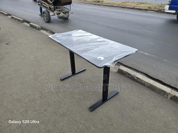 Electric Desk ●