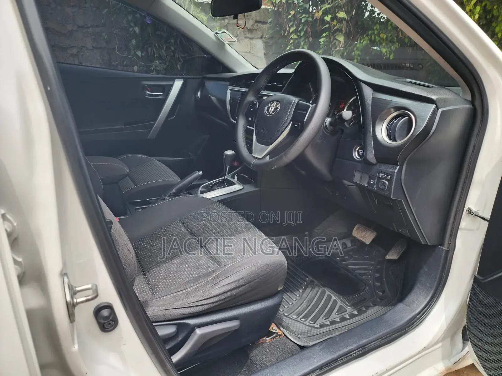 Toyota Auris 2012 White
