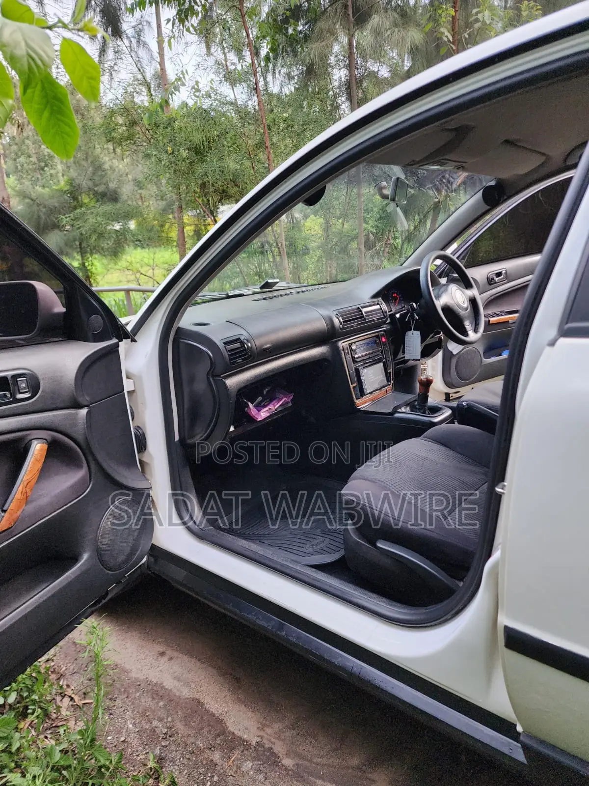Volkswagen Passat 1999 White