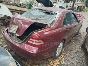Mercedes-Benz C180 2003 Maroon
