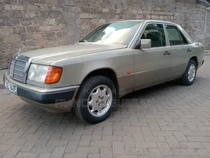 Mercedes-Benz E200 1993 Green
