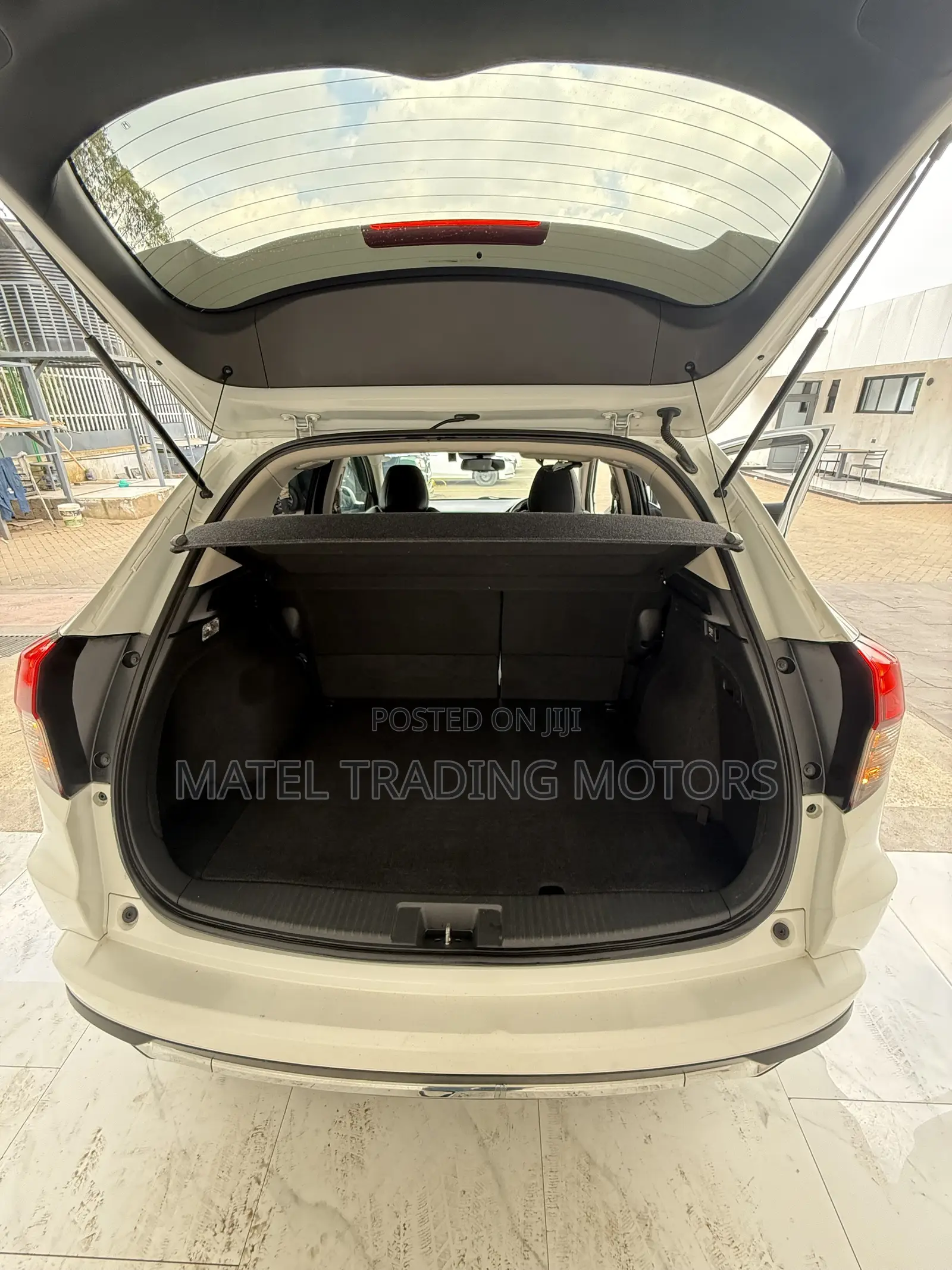 Honda Vezel 1.5 Hybrid 4WD 2019 White