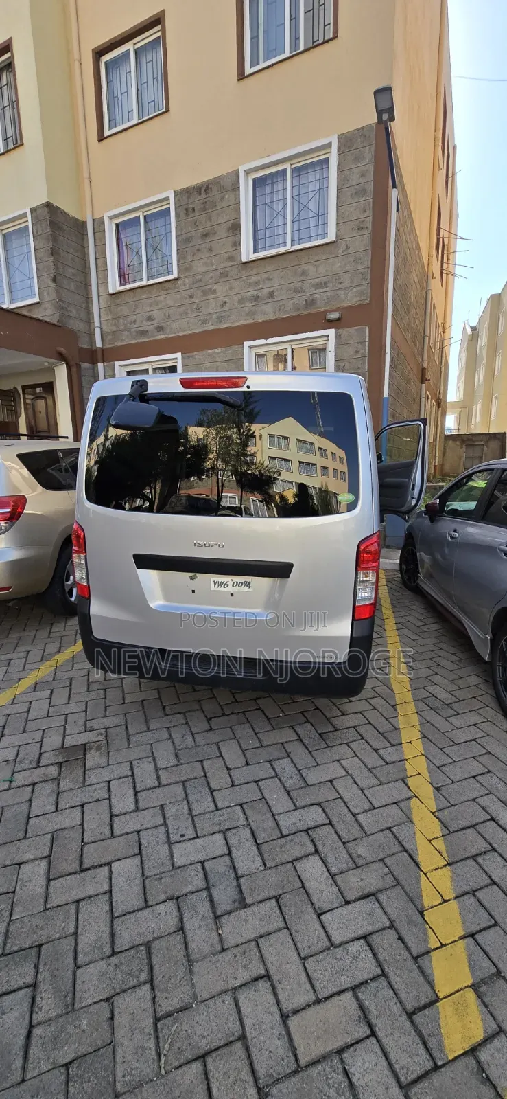 Isuzu ELF Truck 2019 Silver