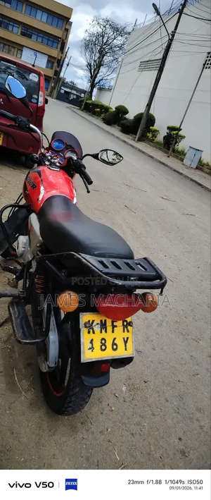 Bajaj Boxer 150 UG 2025 Red