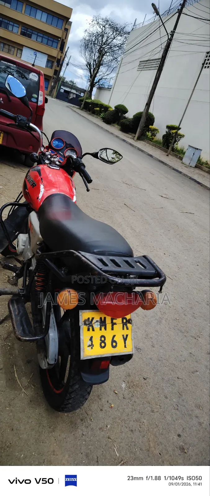 Bajaj Boxer 150 UG 2025 Red