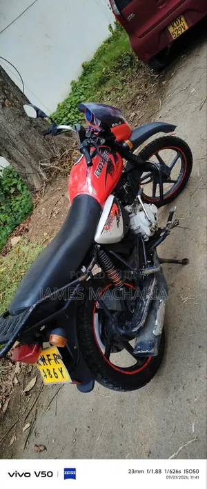 Bajaj Boxer 150 UG 2025 Red