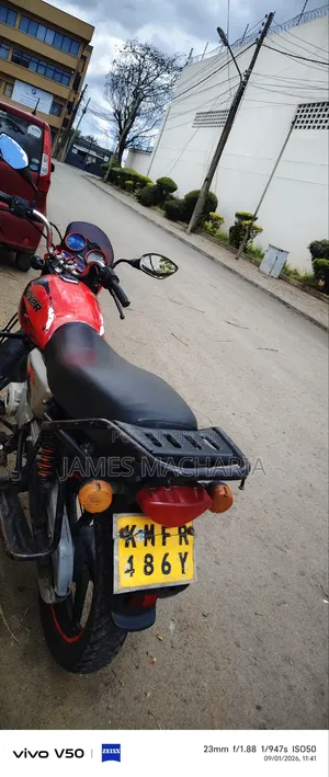 Bajaj Boxer 150 UG 2025 Red