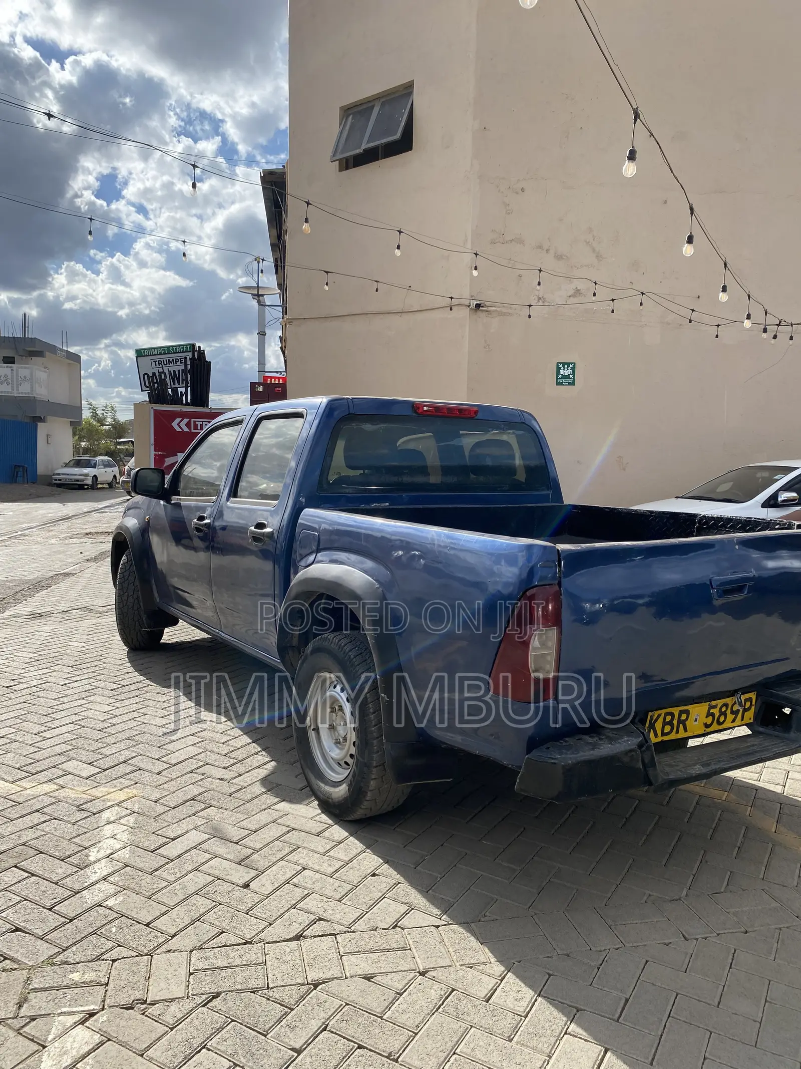 Isuzu D-MAX 2010 Blue