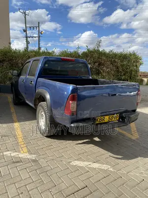 Isuzu D-MAX 2010 Blue