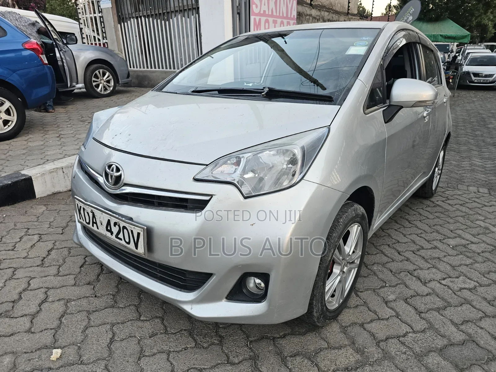 Toyota Ractis 2014 Silver
