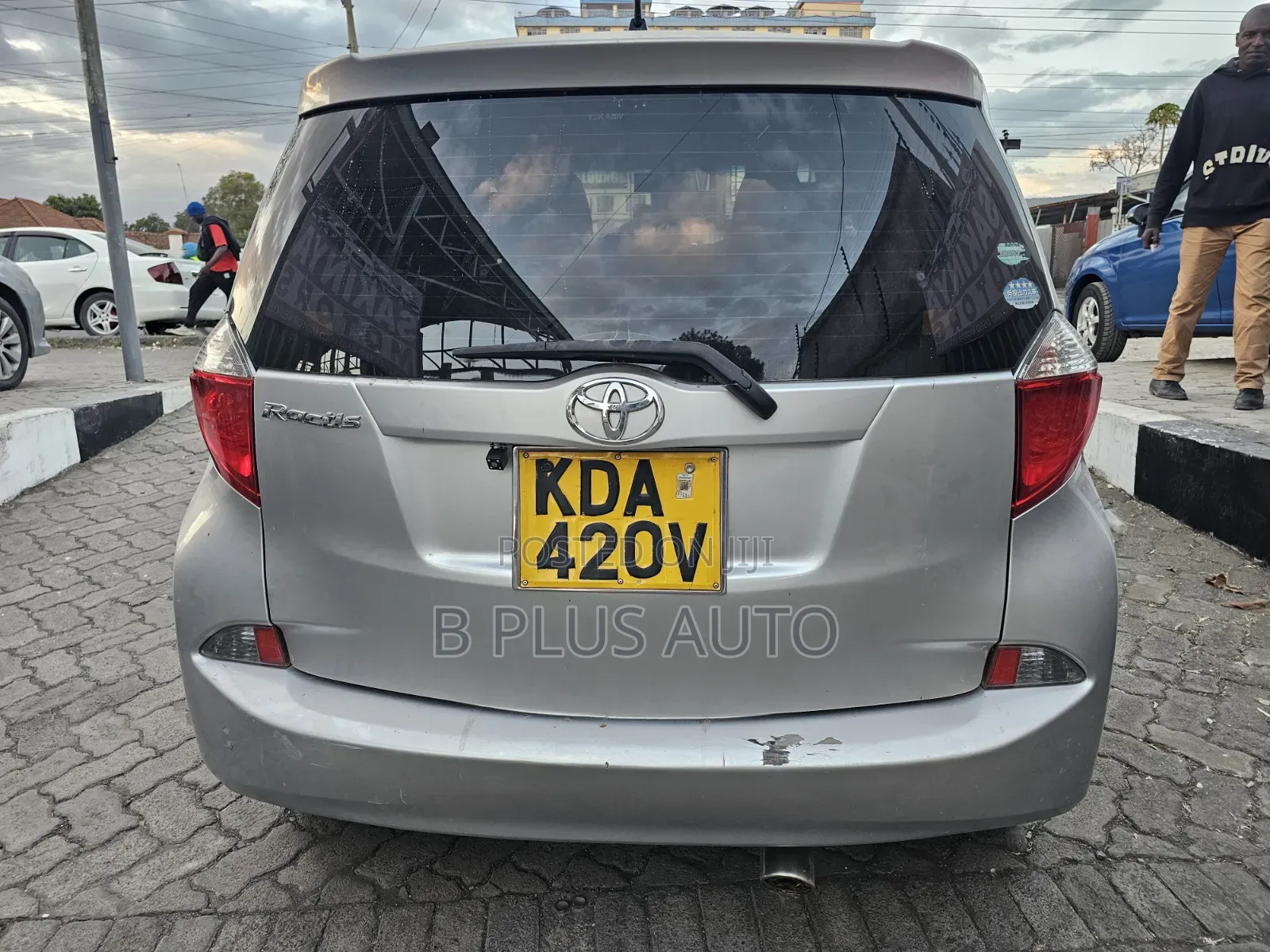 Toyota Ractis 2014 Silver