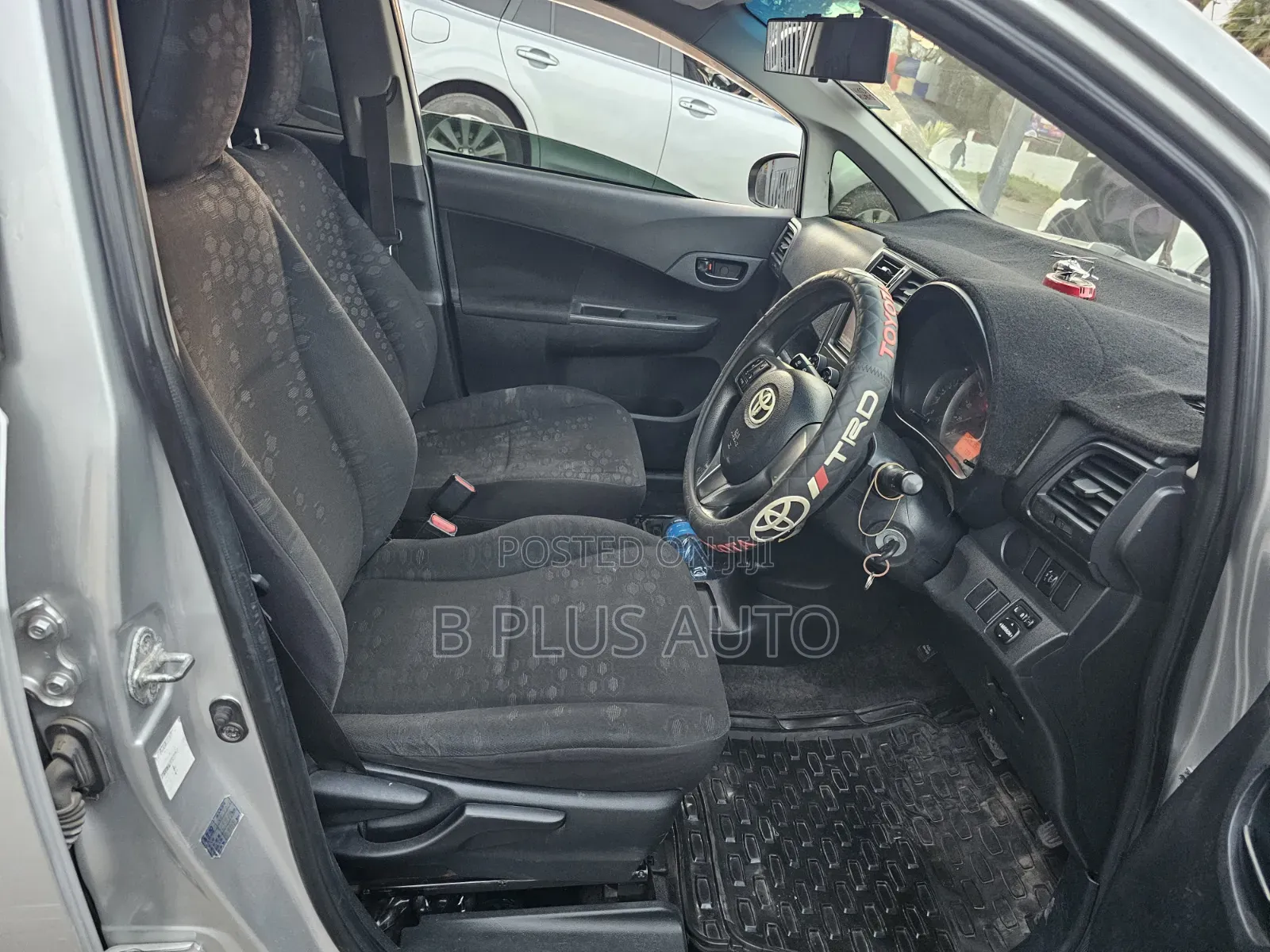 Toyota Ractis 2014 Silver