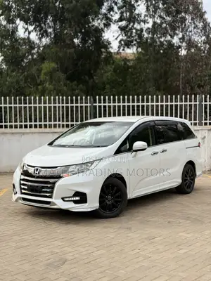 Honda Odyssey 2.0 Hybrid (8 seater) 2019 White