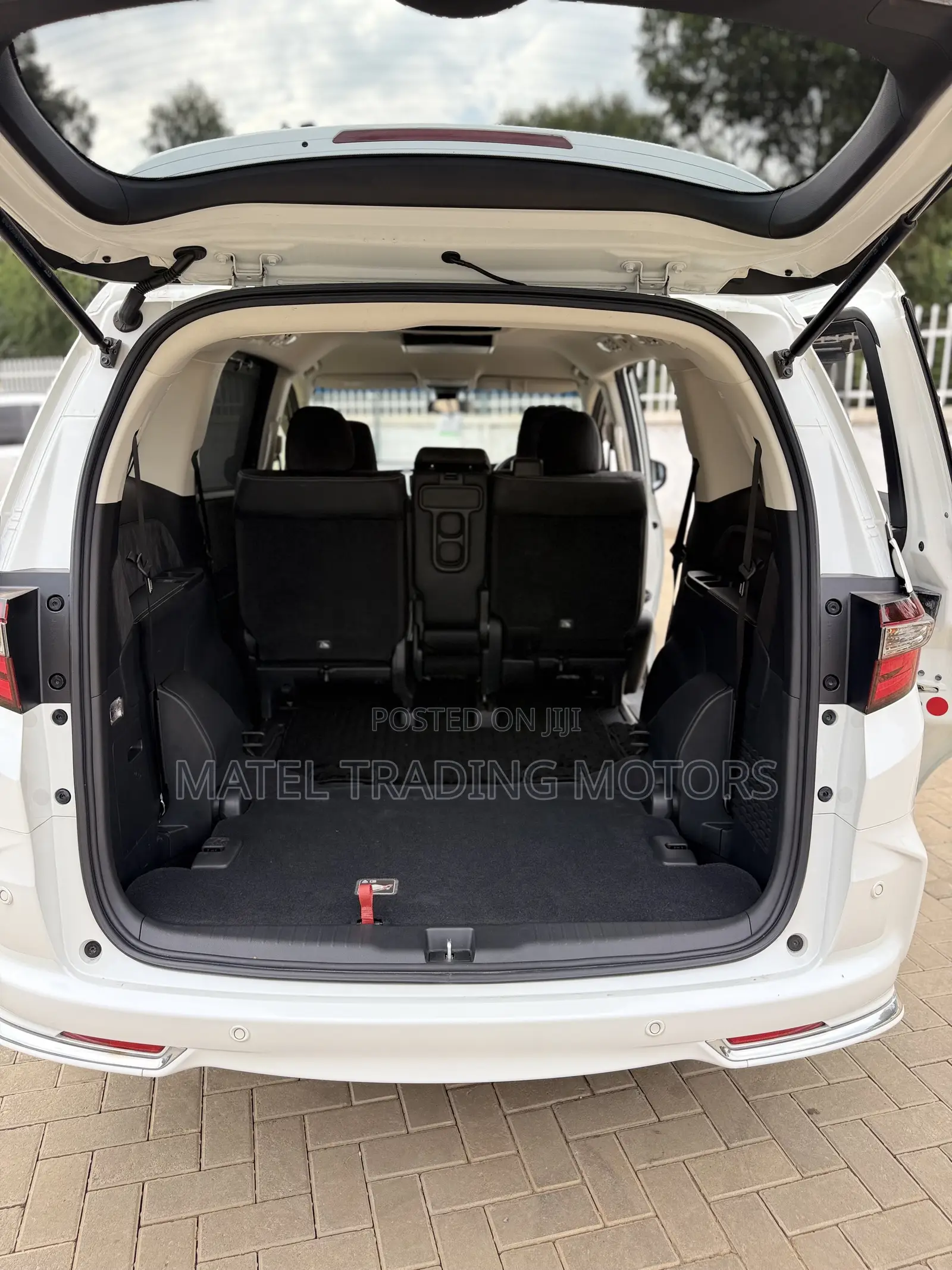 Honda Odyssey 2.0 Hybrid (8 seater) 2019 White