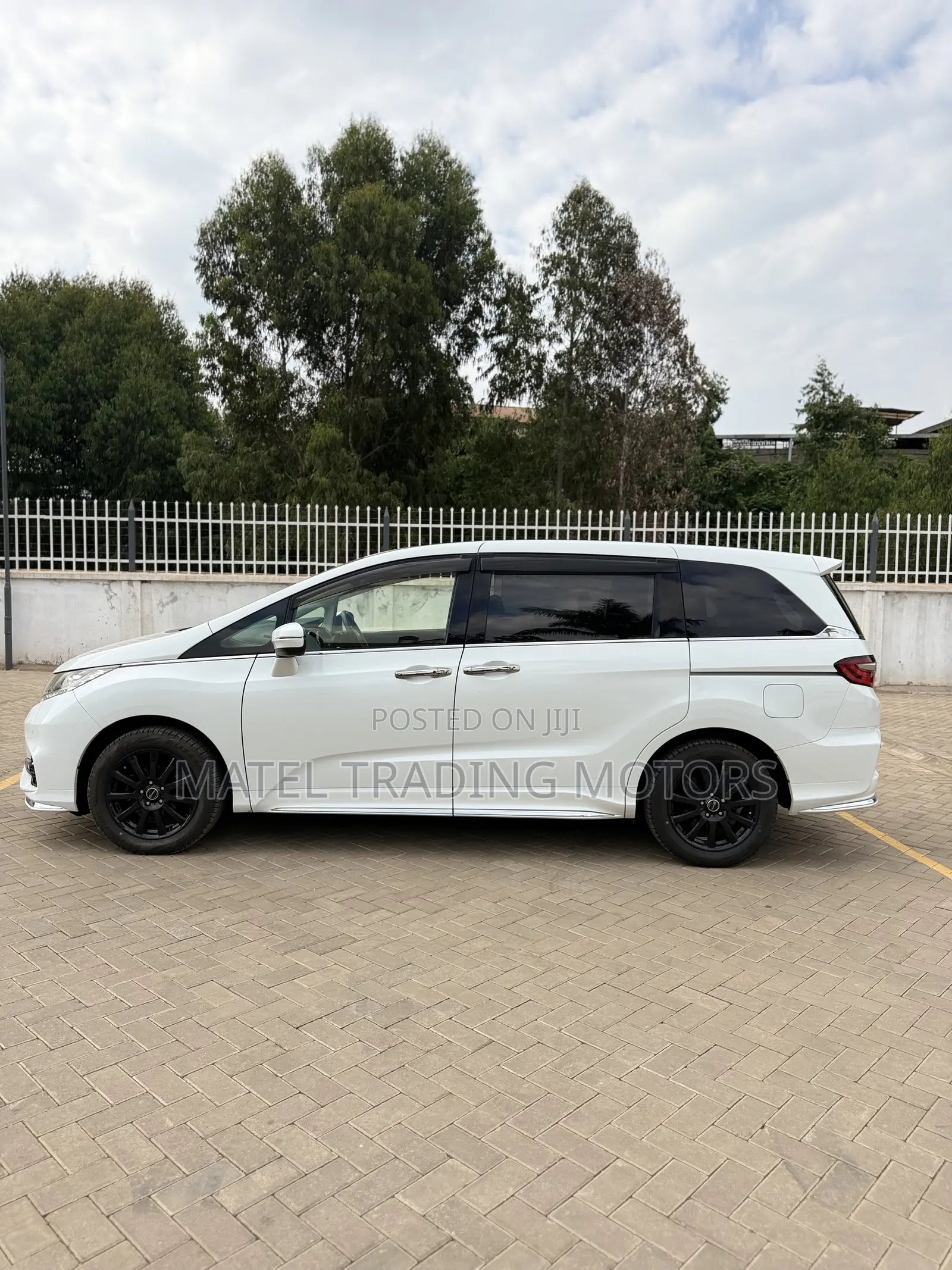 Honda Odyssey 2.0 Hybrid (8 seater) 2019 White
