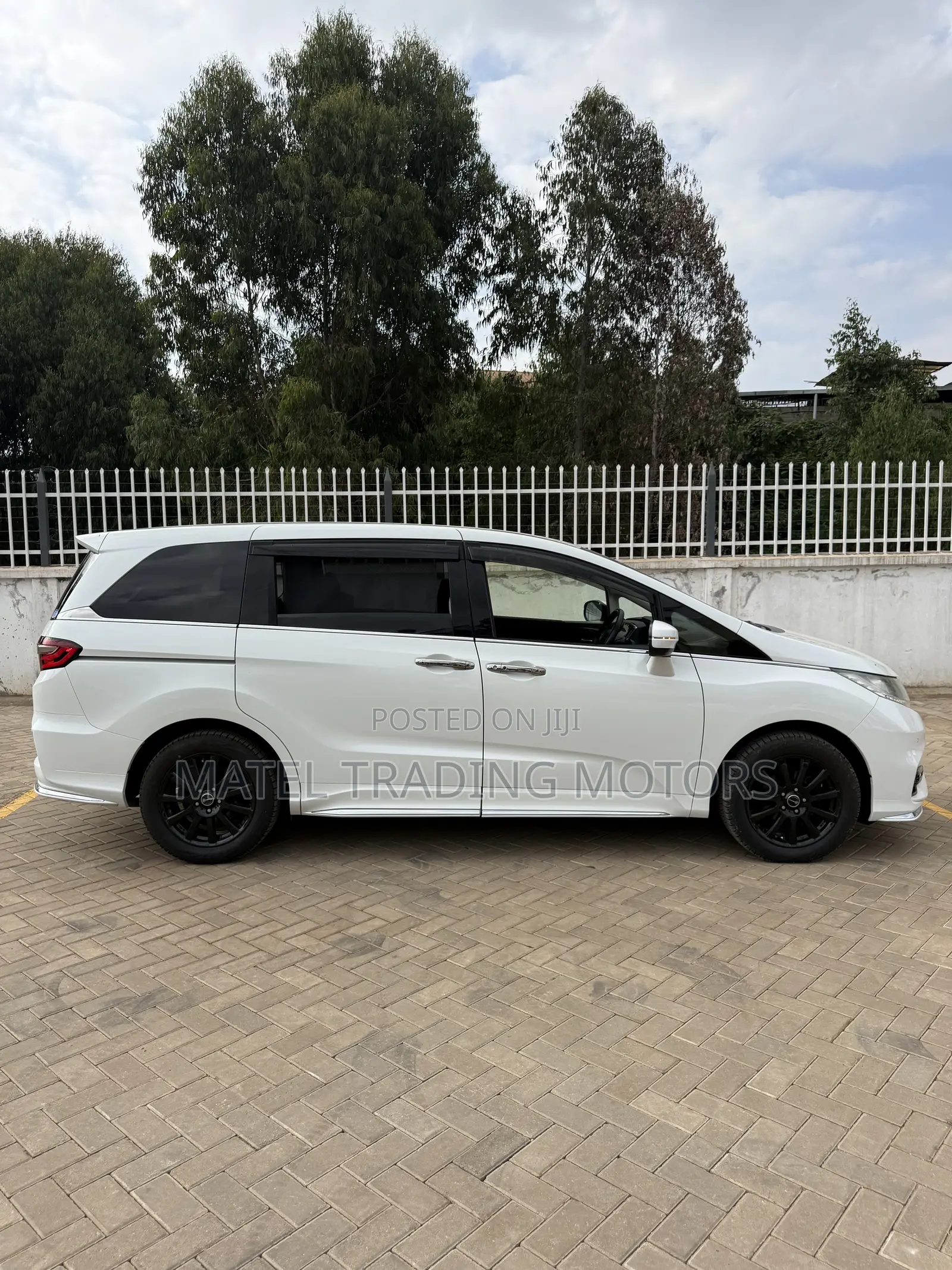 Honda Odyssey 2.0 Hybrid (8 seater) 2019 White