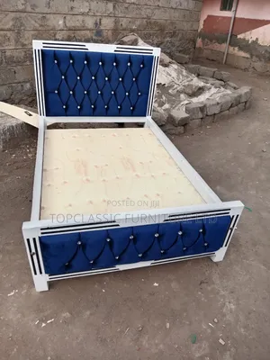 4x6 Mocket Bed 🛏 Color Blue and White +Sliver Buttons