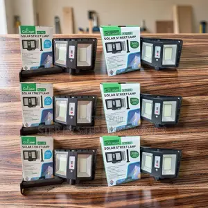 Clearance Prices 200W 300W Watts and 500W Solar Street Lights