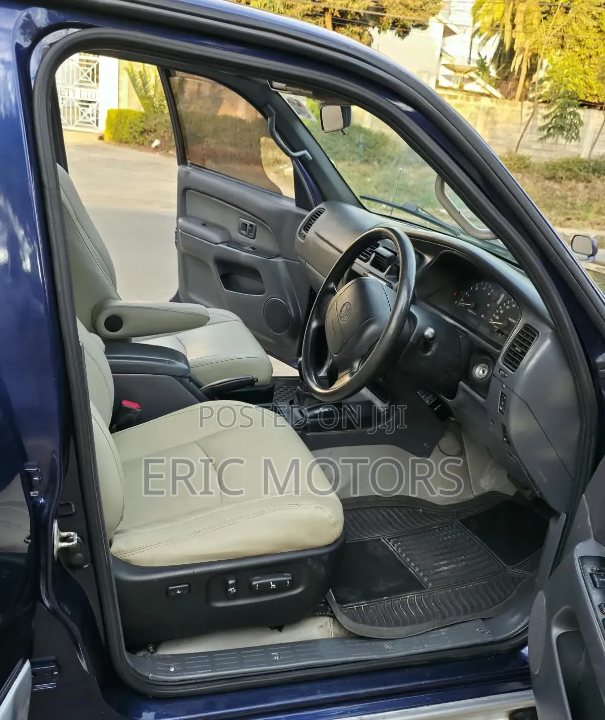 Toyota Hilux Surf 2000 Blue