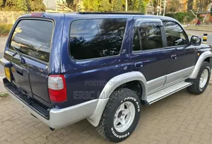 Toyota Hilux Surf 2000 Blue