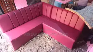 Restaurant/Bar/Waiting Coach