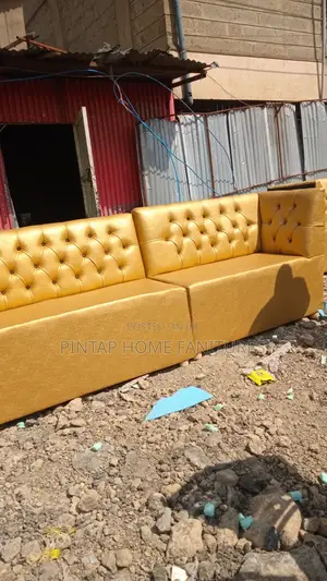 Restaurant/Bar/Waiting Coach