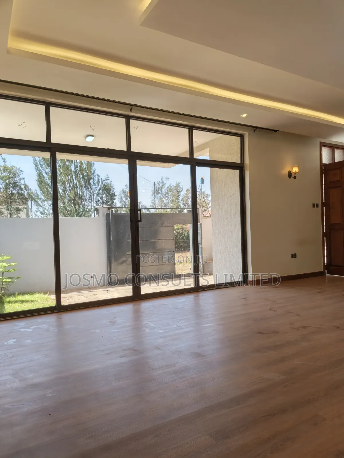 5bdrm Duplex in Kamakis for rent