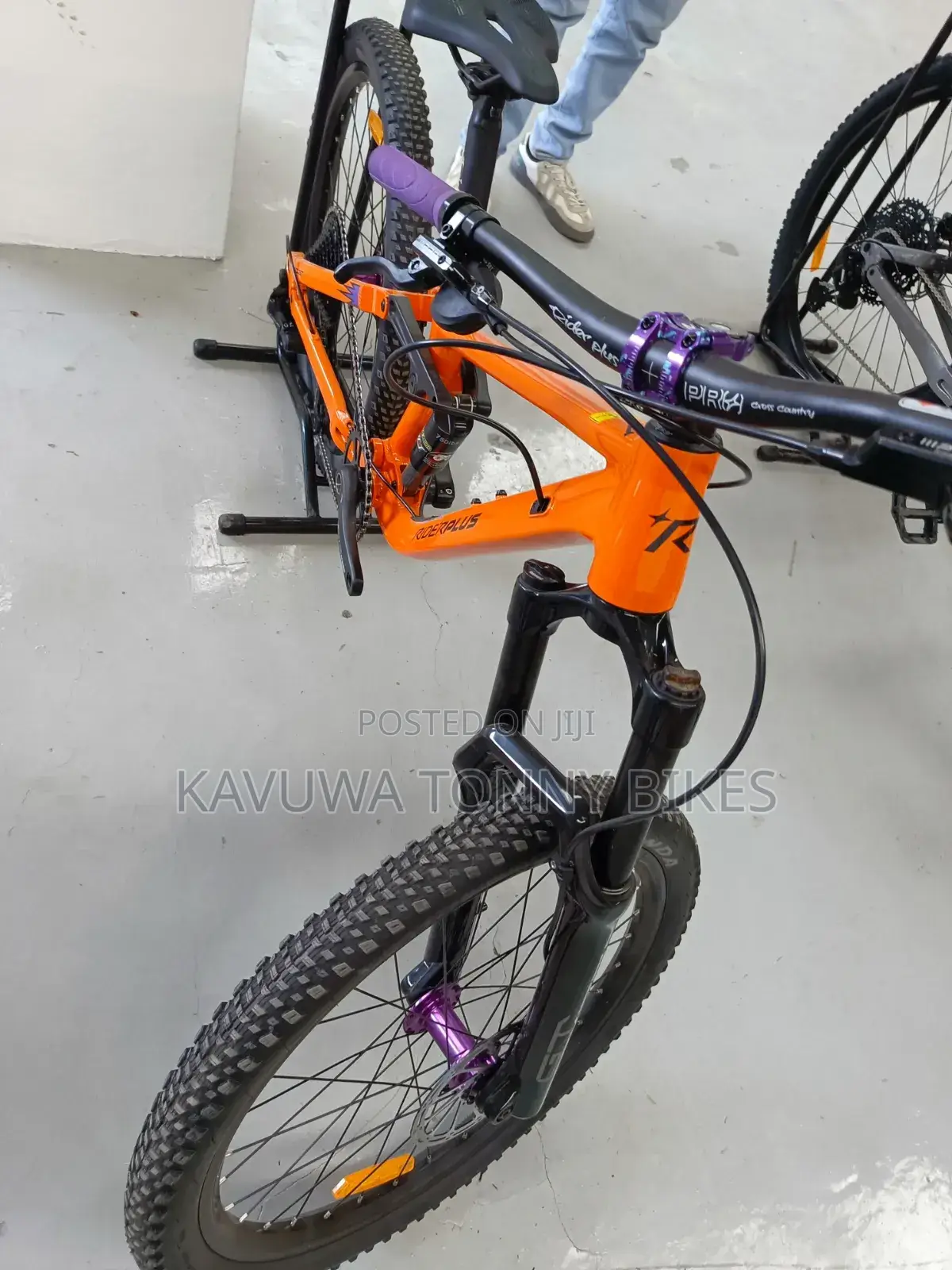 Hardtail Mountain Bike (Front Suspension, No Rear Suspension Visible)
