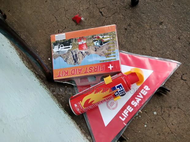 Car Road Safety Kit Used to Alert Oncoming Drivers During Breakdown
