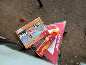 3in1 Roadside Emergency Car Safety Kit for Road Safety Regulations