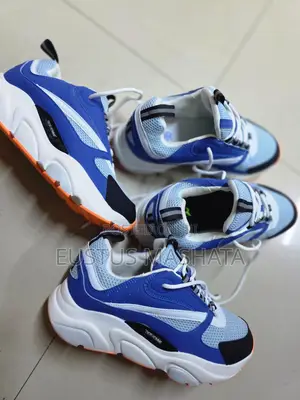 Unique and Super Quality Sneekers