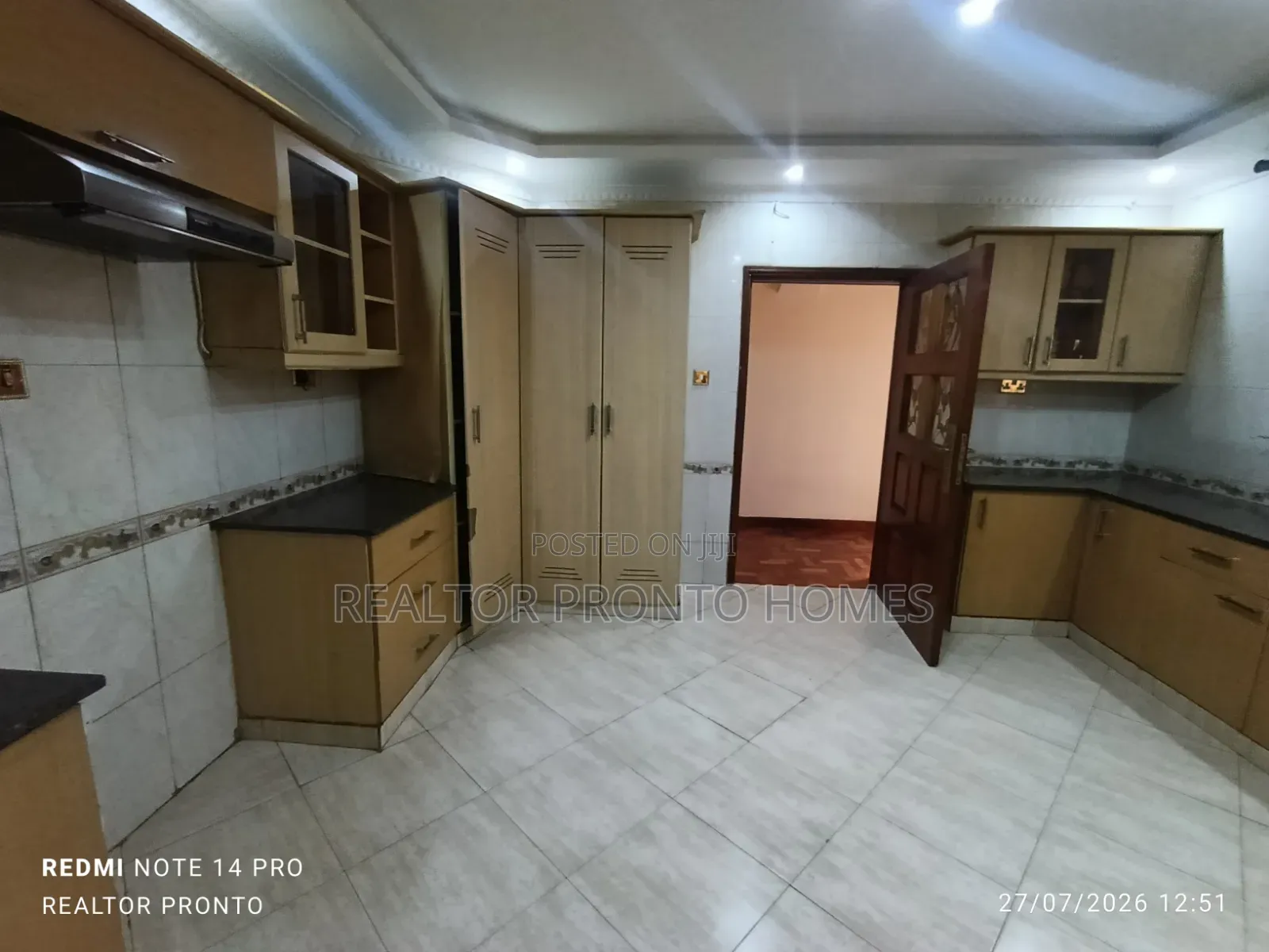 5bdrm Townhouse / Terrace in Kilimani, State House Area for rent