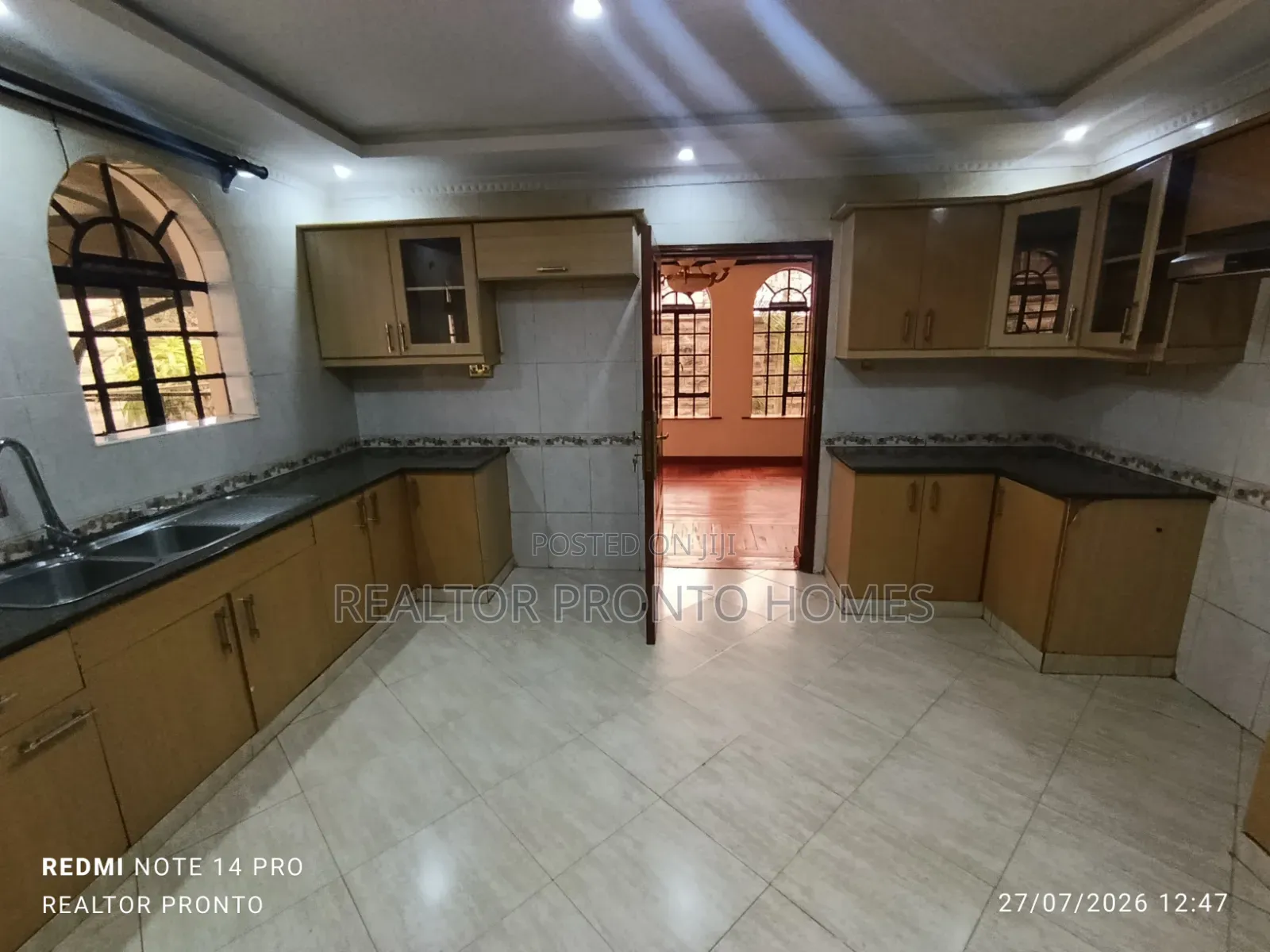 5bdrm Townhouse / Terrace in Kilimani, State House Area for rent