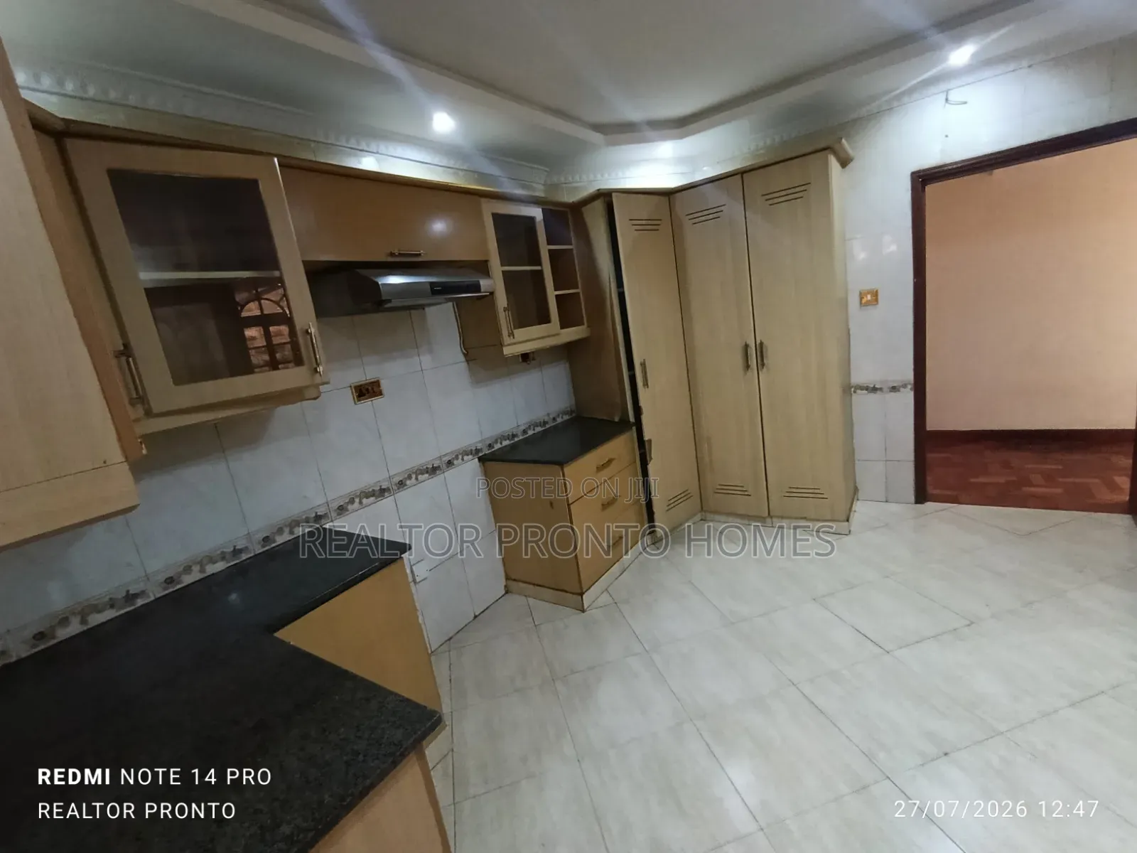 5bdrm Townhouse / Terrace in Kilimani, State House Area for rent