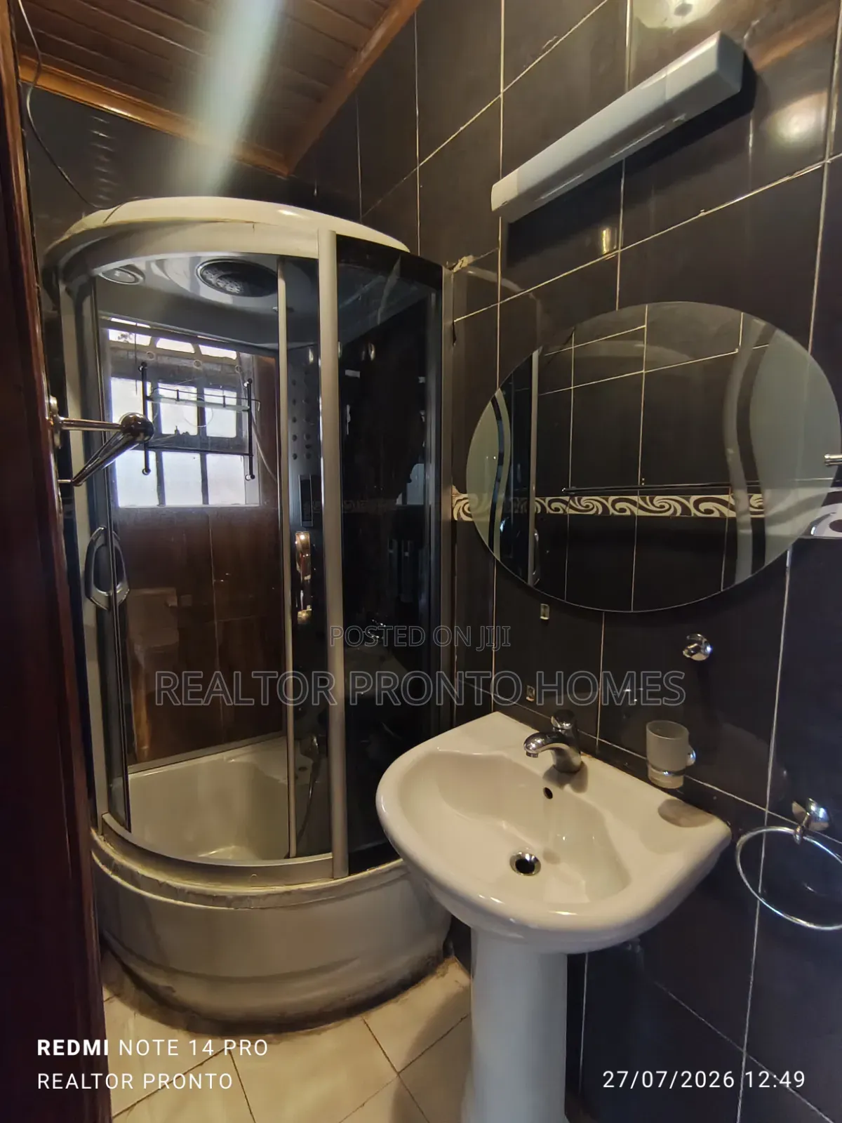 5bdrm Townhouse / Terrace in Kilimani, State House Area for rent