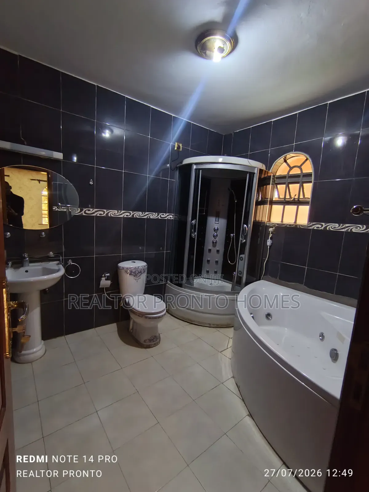 5bdrm Townhouse / Terrace in Kilimani, State House Area for rent