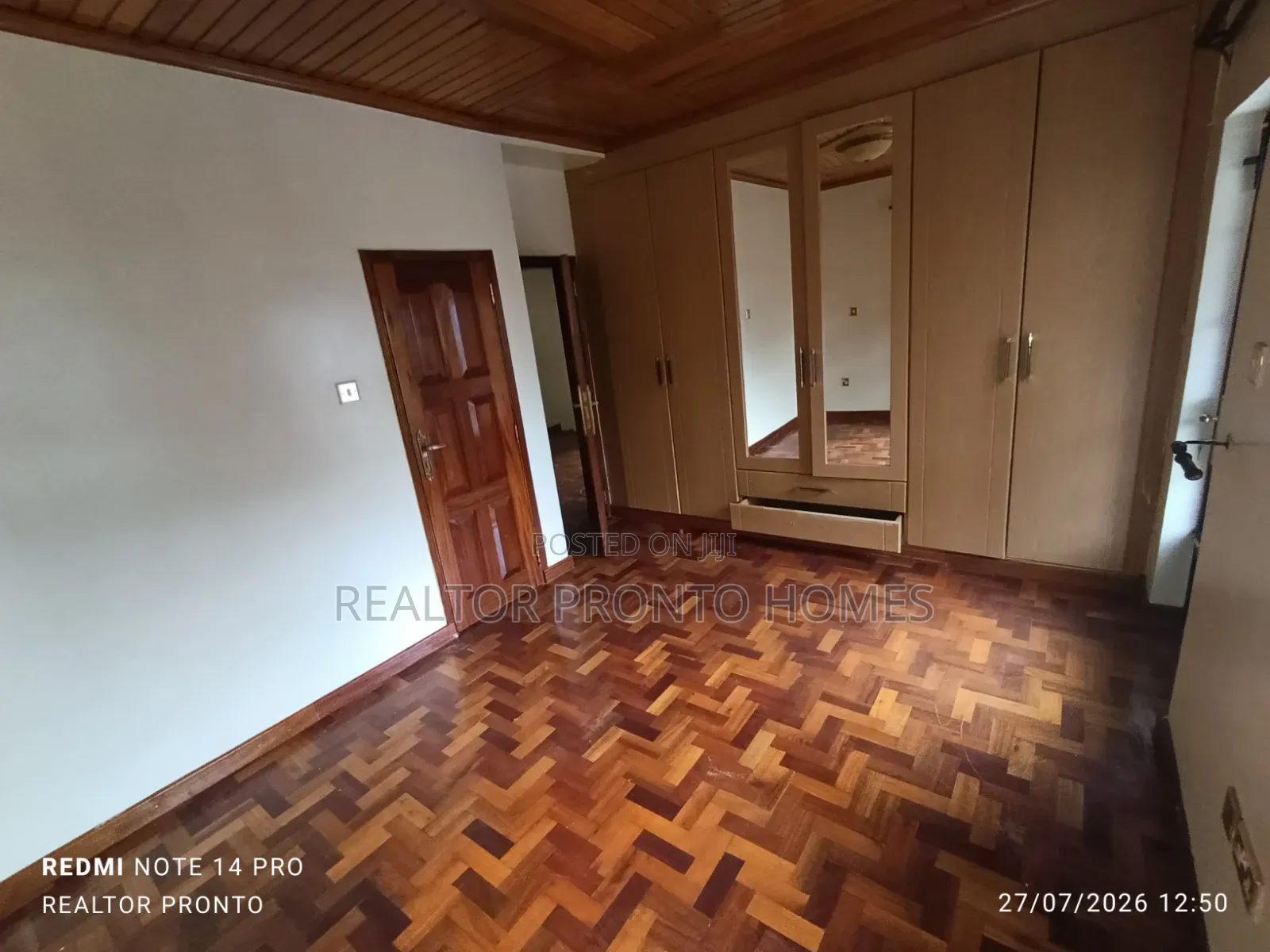 5bdrm Townhouse / Terrace in Kilimani, State House Area for rent