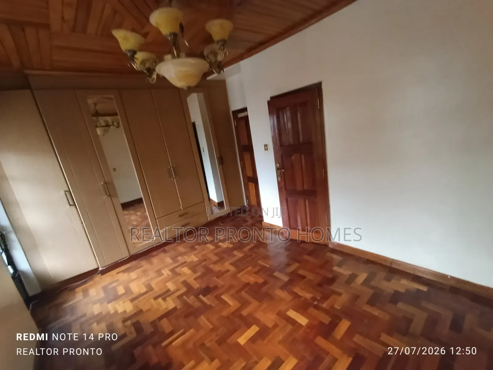 5bdrm Townhouse / Terrace in Kilimani, State House Area for rent