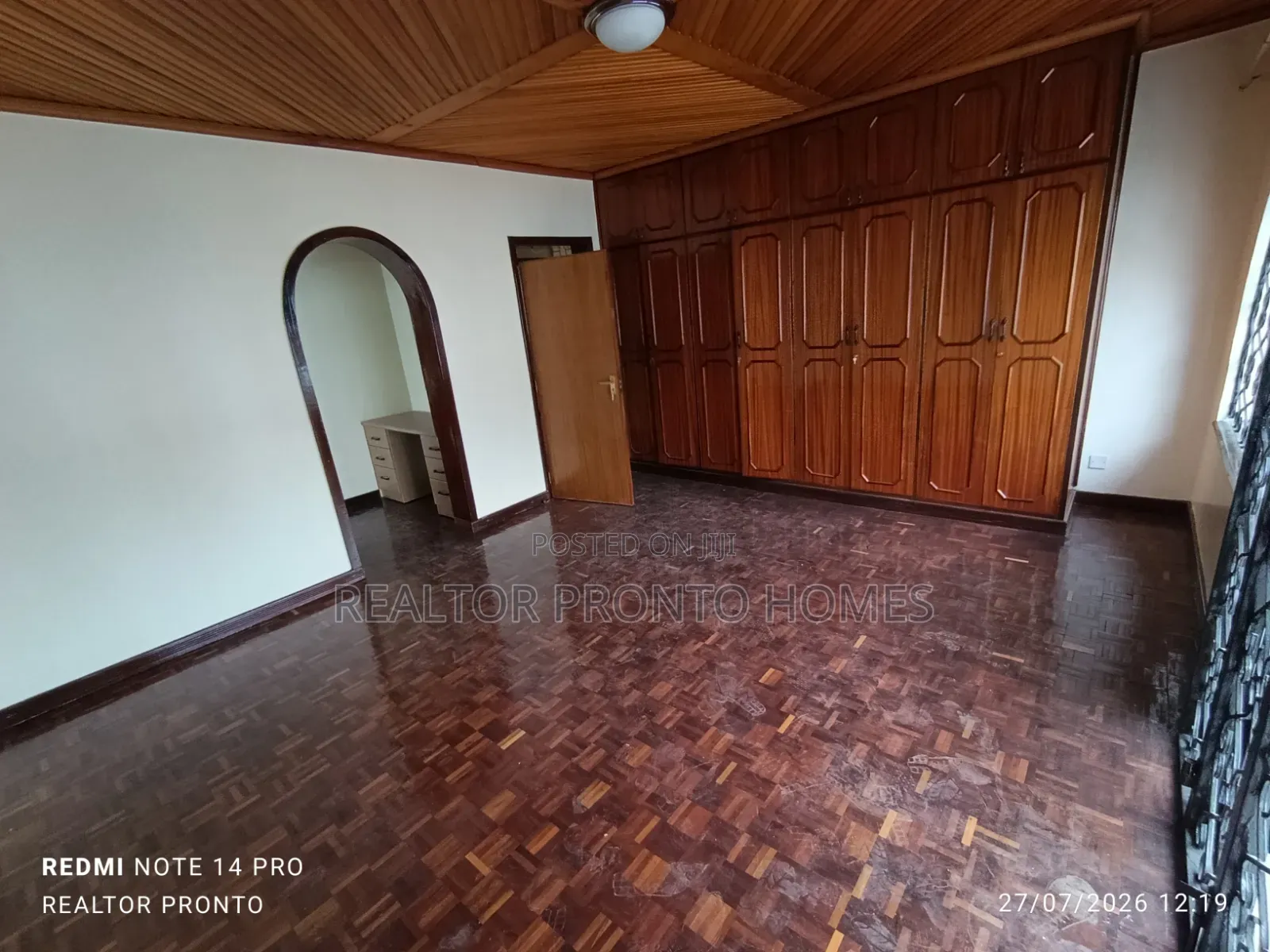 5bdrm Townhouse / Terrace in Kilimani, State House Area for rent