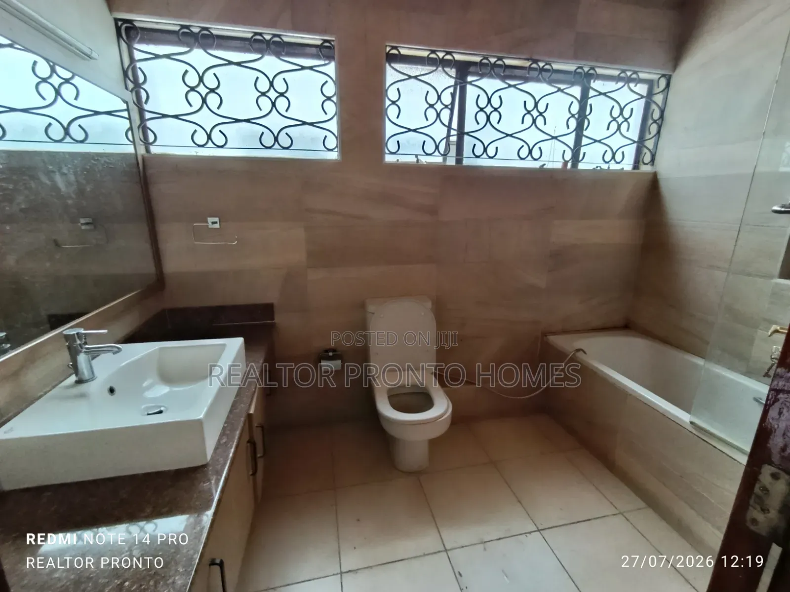 5bdrm Townhouse / Terrace in Kilimani, State House Area for rent