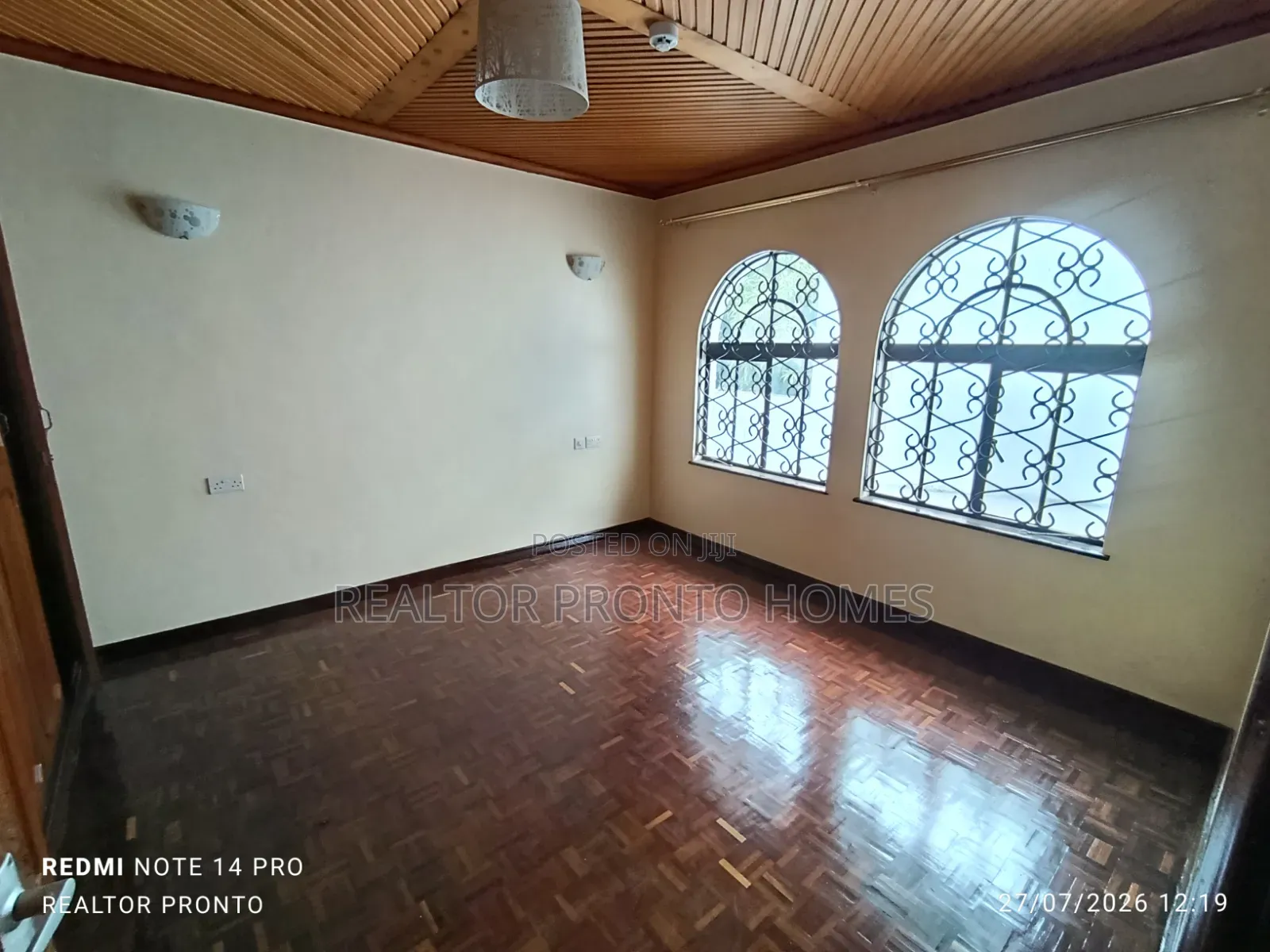 5bdrm Townhouse / Terrace in Kilimani, State House Area for rent