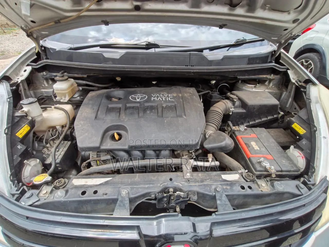 Toyota ISIS 2015 Silver