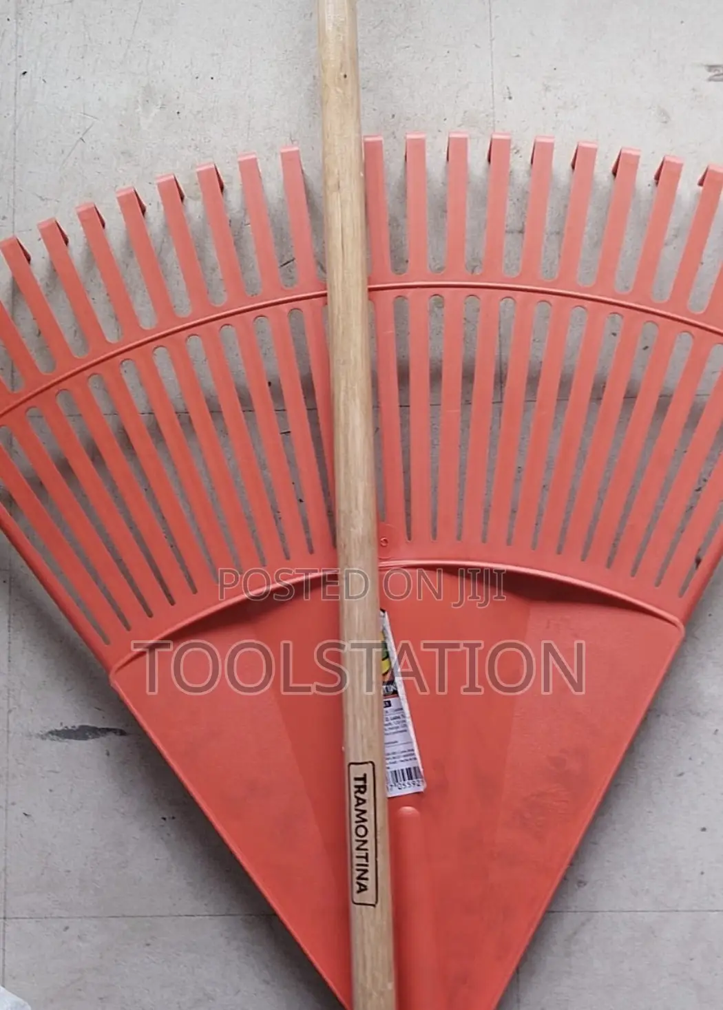 Leaf Rake Giant Plastic 26 Teeth Wood Handle 120cm Original Tramontina