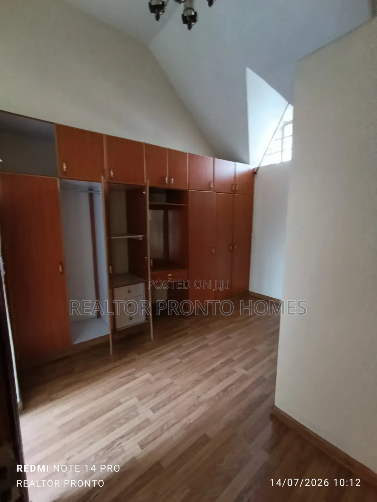 Commercial 6 Bedrooms House for Office Use