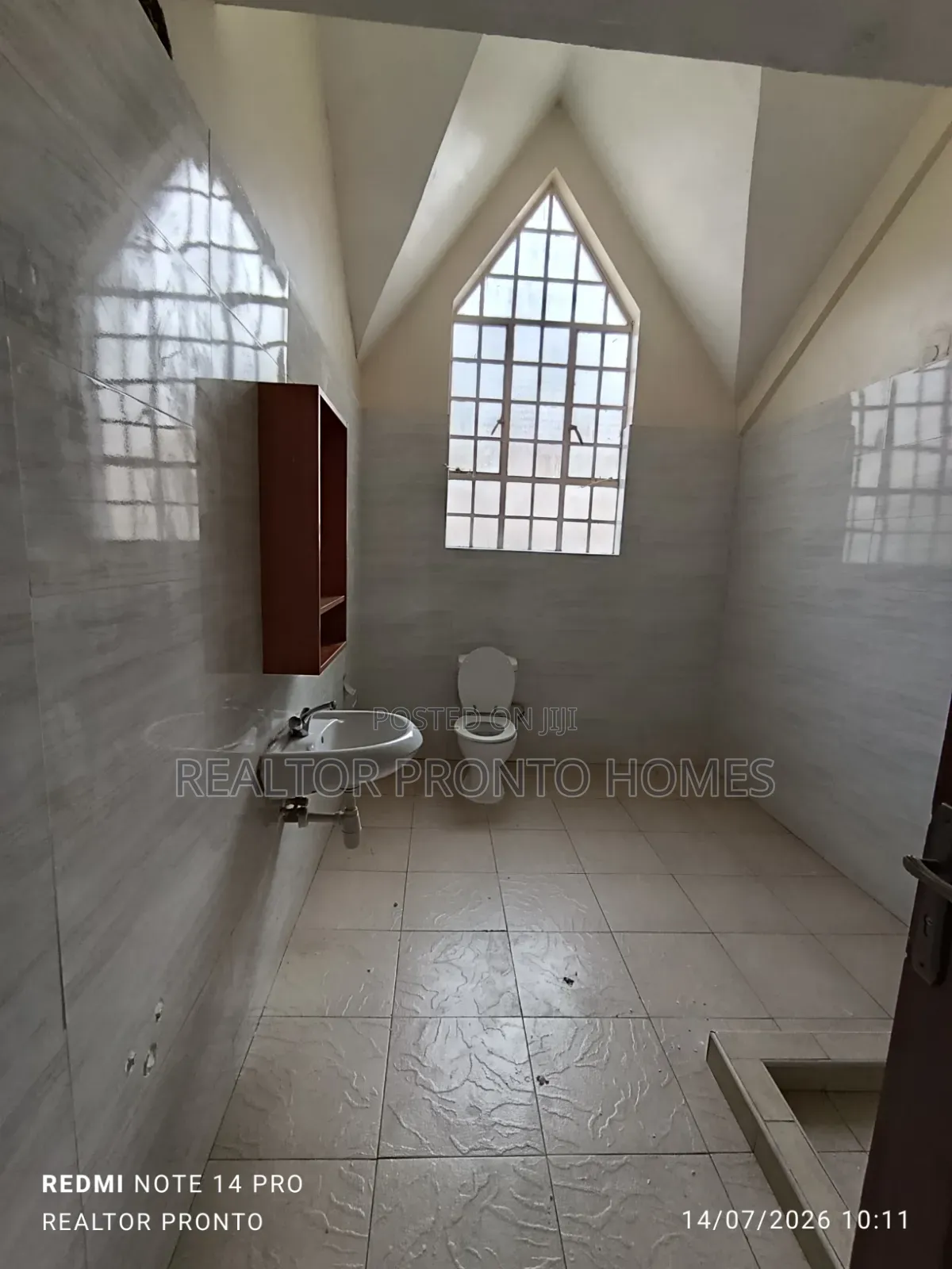 Commercial 6 Bedrooms House for Office Use