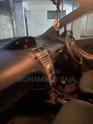 Toyota Vitz 2007 Silver