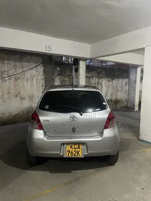 Toyota Vitz 2007 Silver
