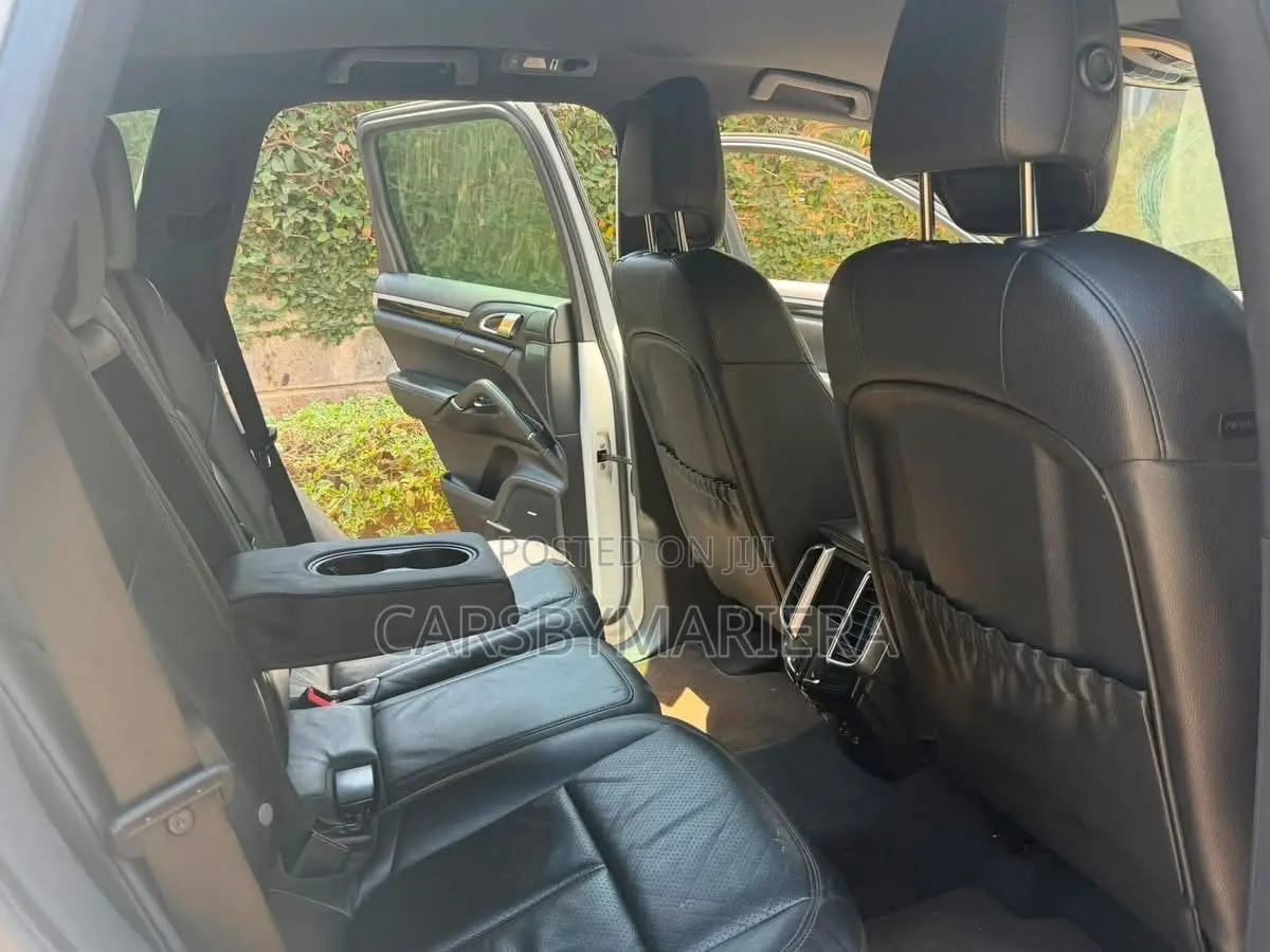 Porsche Cayenne 2013 White