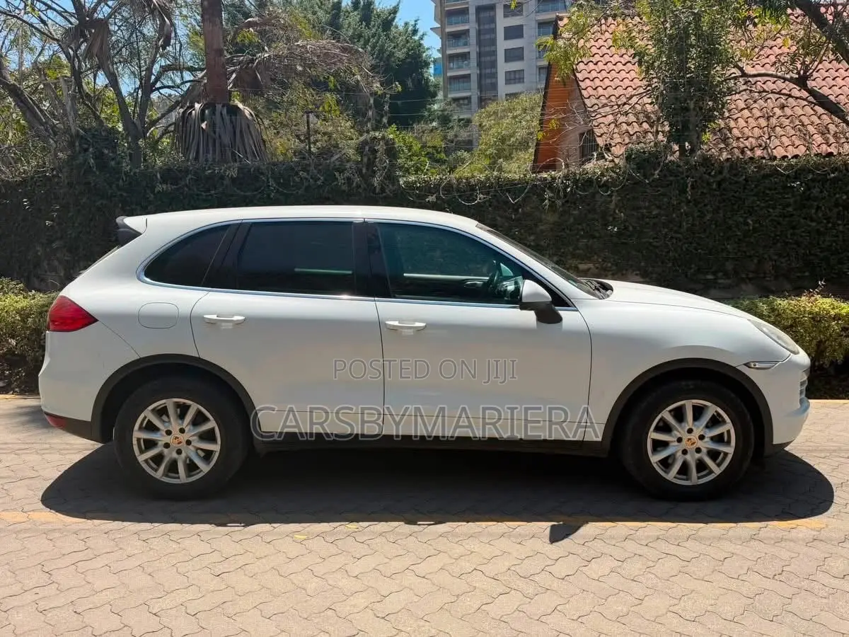 Porsche Cayenne 2013 White
