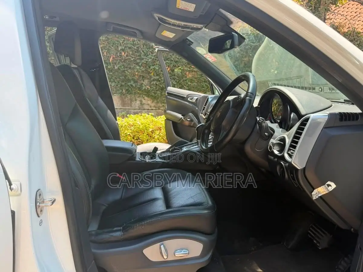 Porsche Cayenne 2013 White